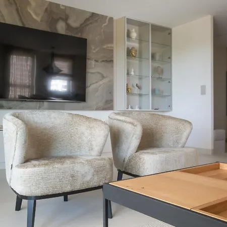 Bulvar & Parking By Alqueen Apartament