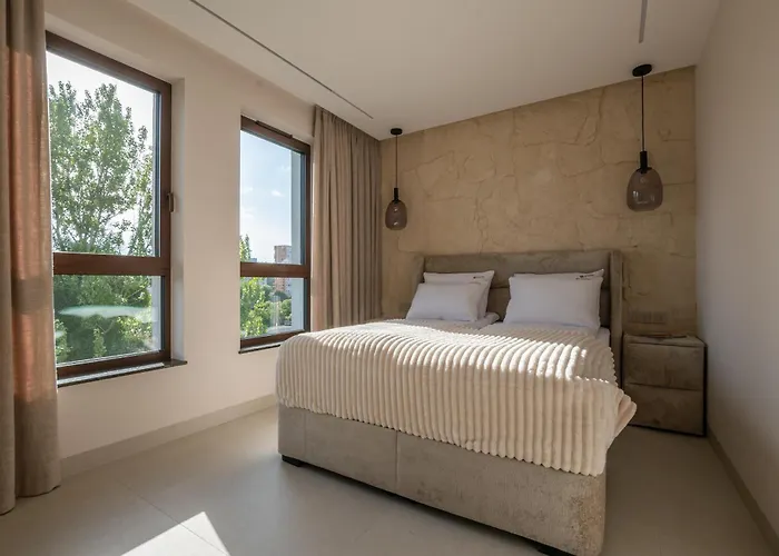 公寓 Bulvar & Parking By Alqueen *