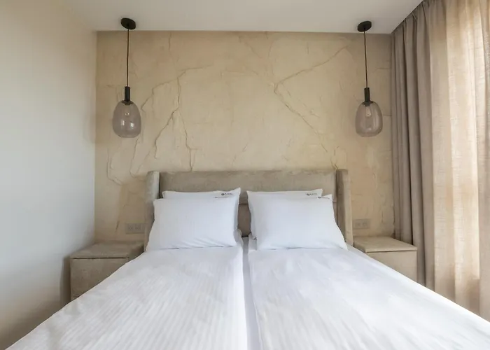 Bulvar & Parking By Alqueen 格但斯克